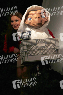 Radost Bokel mit E.T.