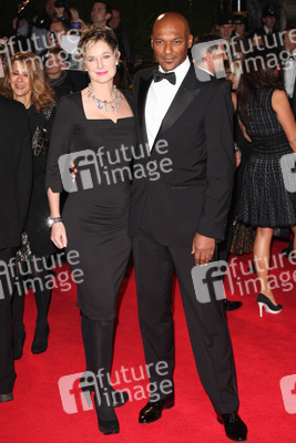 Colin Salmon mit Begleitung