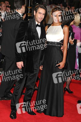 Ola Rapace mit Begleitung