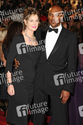 Colin Salmon mit Begleitung