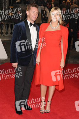 Holly Valance mit Begleitung