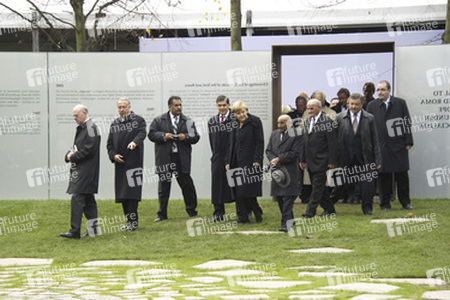 Norbert Lammert, Bernd Neumann, Romani Rose, Angela Merkel