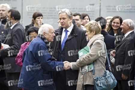 Dani Karavan, Klaus Wowereit, Renate Künast