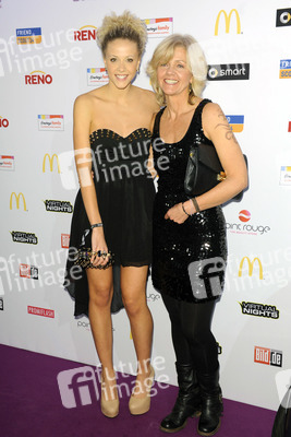 Joy Lee Juana Abiola-Müller mit Mutter Claudia