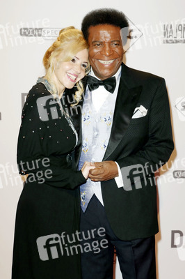 Roberto Blanco mit Gattin Luzandra Strassburg