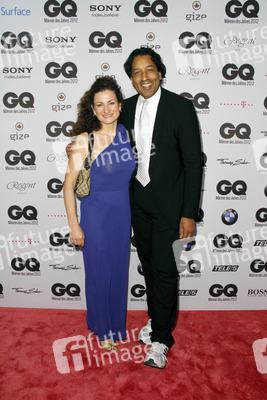 Cherno Jobatey mit Begleitung