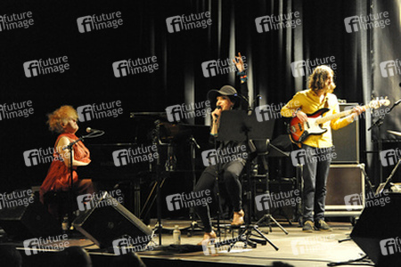 Little Annie & Baby Dee