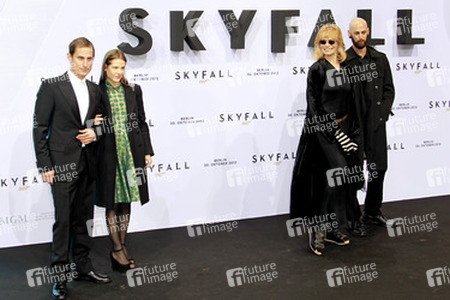 Clemens Schick, Aino Laberenz, Veruschka Gräfin von Lehndorff mit Begleitung