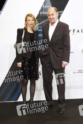 Michael Mendl mit Begleitung