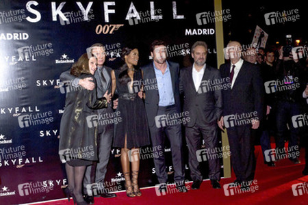 Barbara Broccoli, Daniel Craig, Naomie Harris, Javier Bardem, Sam Mendes, Michael G. Wilson