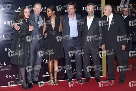 Barbara Broccoli, Daniel Craig, Naomie Harris, Javier Bardem, Sam Mendes, Michael G. Wilson
