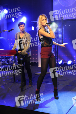 Daniel Grunenberg, Carolin Niemczyk (Glasperlenspiel)