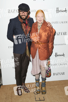 Vivienne Westwood mit Begleitung