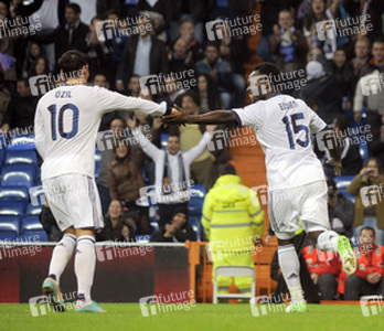 Mesut Özil, Michael Essien