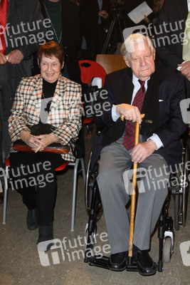 Helmut Schmidt mit Lebensgefährtin Ruth Loah