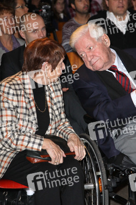 Helmut Schmidt mit Lebensgefährtin Ruth Loah