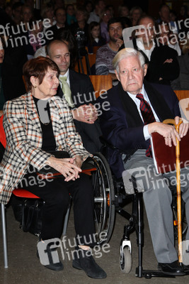 Helmut Schmidt mit Lebensgefährtin Ruth Loah