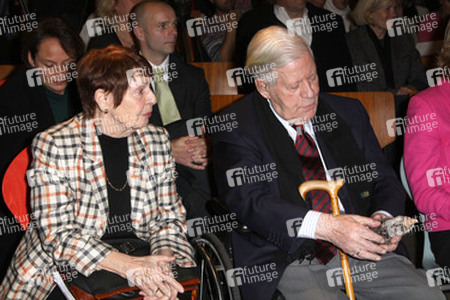 Helmut Schmidt mit Lebensgefährtin Ruth Loah