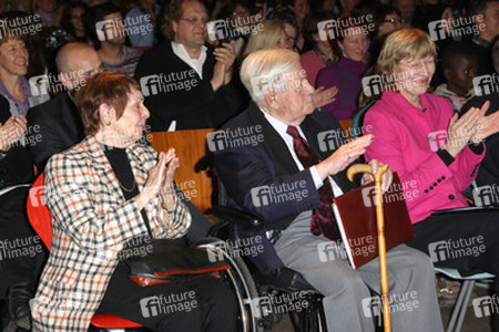 Helmut Schmidt mit Lebensgefährtin Ruth Loah, Dorothee Stapelfeldt