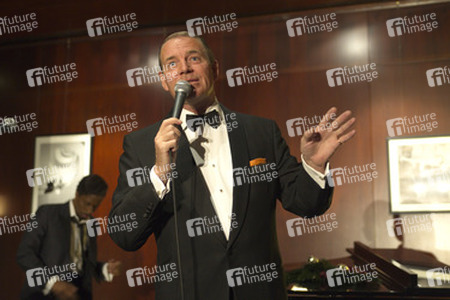 Stephen Triffitt als Frank Sinatra