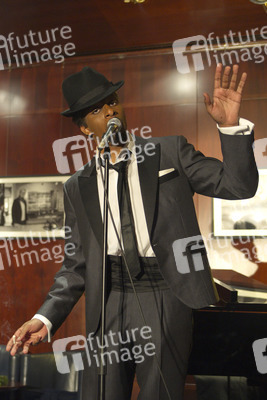 Jay Marsh als Sammy Davis Jr.