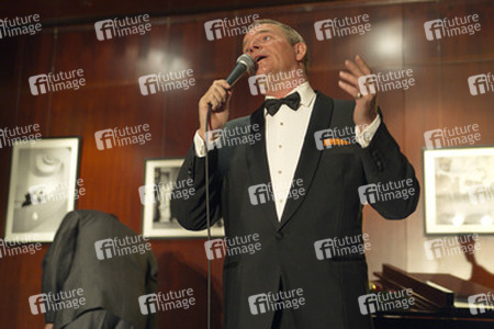 Stephen Triffitt als Frank Sinatra