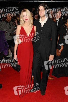 Peaches Geldof mit Begleitung