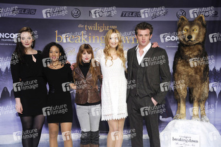 Maria Ehrich, Jennifer Lotsi, Josephine Preuß, Laura Berlin, Jannis Niewöhner