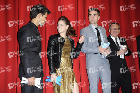 Taylor Lautner, Kristen Stewart, Robert Pattinson, Bill Condon
