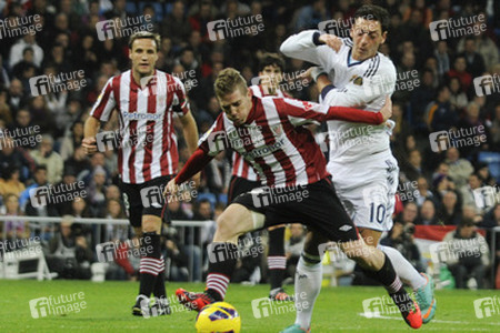 Iker Muniain, Mesut Özil