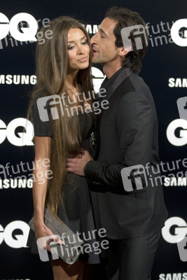 Adrien Brody mit seiner Verlobten Lara Nieto