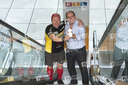 Joey Kelly, Wolfram Kons