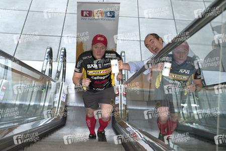 Joey Kelly, Wolfram Kons