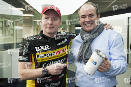 Joey Kelly, Wolfram Kons