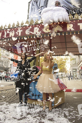 Julia Schwebke als Frau Holle, Verena Jakupov als Pechmarie, Yvonne Greitzke als Goldmarie