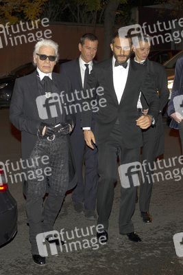 Karl Lagerfeld mit Gästen