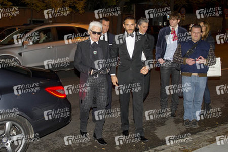 Karl Lagerfeld mit Gästen