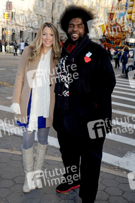 Colbie Caillat mit Begleitung