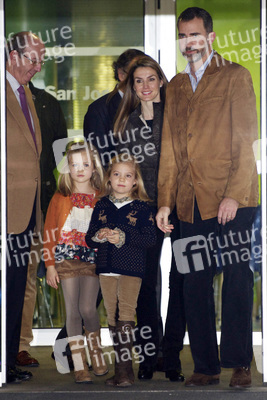 Prinz Felipe mit Prinzessin Letizia und ihren Kindern Prinzessin Leonor und Prinzessin Sofia