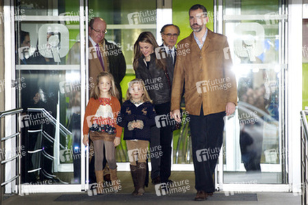 Prinz Felipe mit Prinzessin Letizia und ihren Kindern Prinzessin Leonor und Prinzessin Sofia