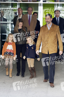 Prinz Felipe mit Prinzessin Letizia und ihren Kindern Prinzessin Leonor und Prinzessin Sofia