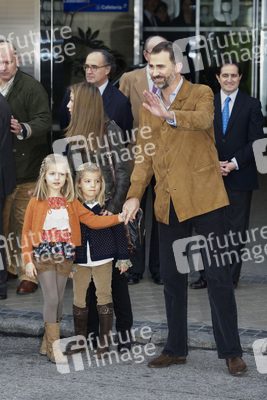 Prinz Felipe mit Prinzessin Letizia und ihren Kindern Prinzessin Leonor und Prinzessin Sofia
