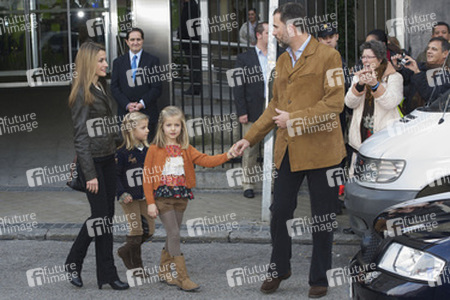 Prinz Felipe mit Prinzessin Letizia und ihren Kindern Prinzessin Leonor und Prinzessin Sofia