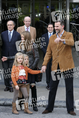 Prinz Felipe mit Prinzessin Letizia und ihren Kindern Prinzessin Leonor und Prinzessin Sofia