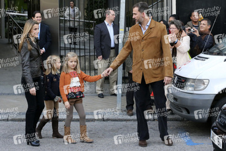 Prinz Felipe mit Prinzessin Letizia und ihren Kindern Prinzessin Leonor und Prinzessin Sofia