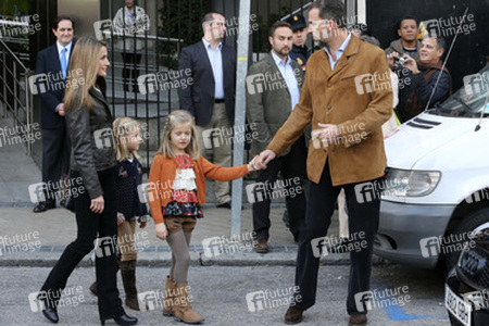 Prinz Felipe mit Prinzessin Letizia und ihren Kindern Prinzessin Leonor und Prinzessin Sofia