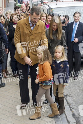 Prinz Felipe mit Prinzessin Letizia und ihren Kindern Prinzessin Leonor und Prinzessin Sofia