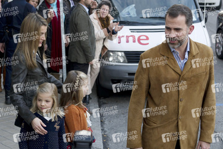 Prinz Felipe mit Prinzessin Letizia und ihren Kindern Prinzessin Leonor und Prinzessin Sofia