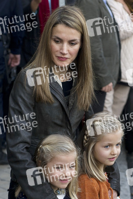 Prinzessin Letizia mit ihren Kindern Prinzessin Leonor und Prinzessin Sofia
