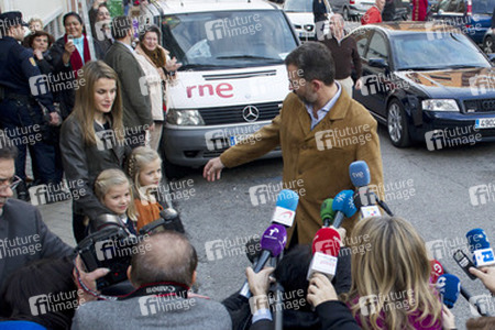 Prinz Felipe mit Prinzessin Letizia und ihren Kindern Prinzessin Leonor und Prinzessin Sofia